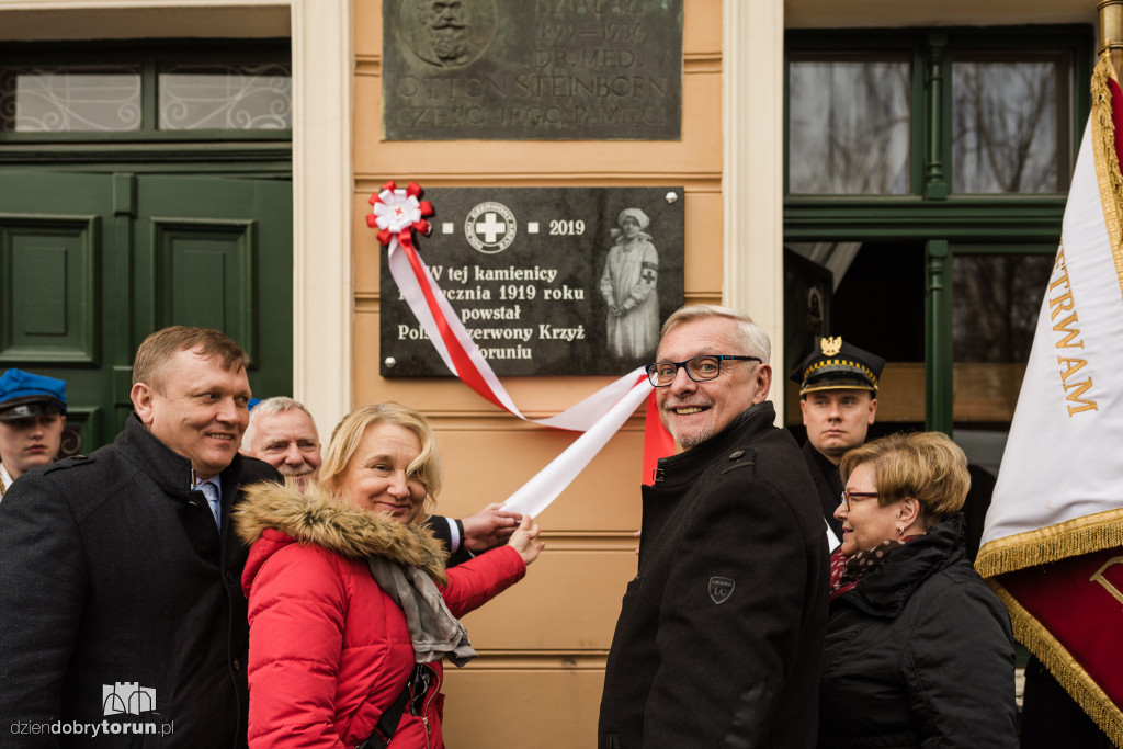 Odsłonięcie tablicy na stulecie powstania PCK