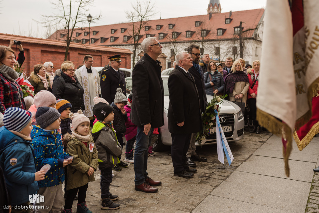 Odsłonięcie tablicy na stulecie powstania PCK