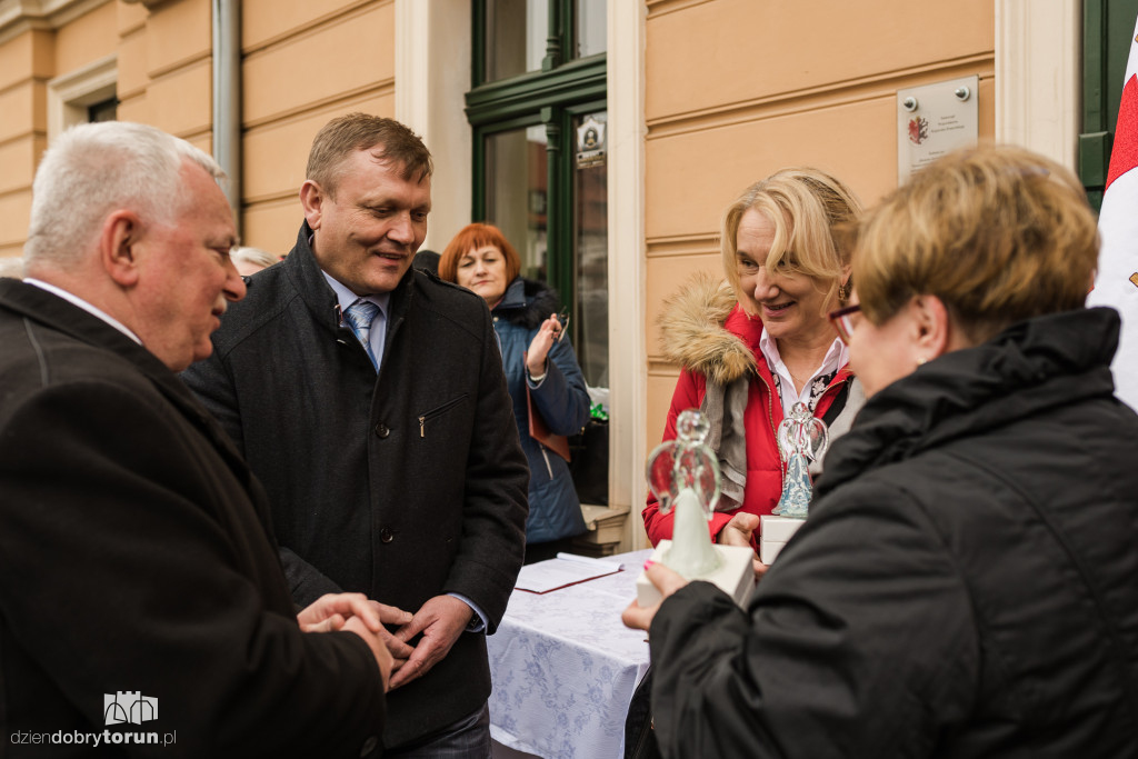 Odsłonięcie tablicy na stulecie powstania PCK