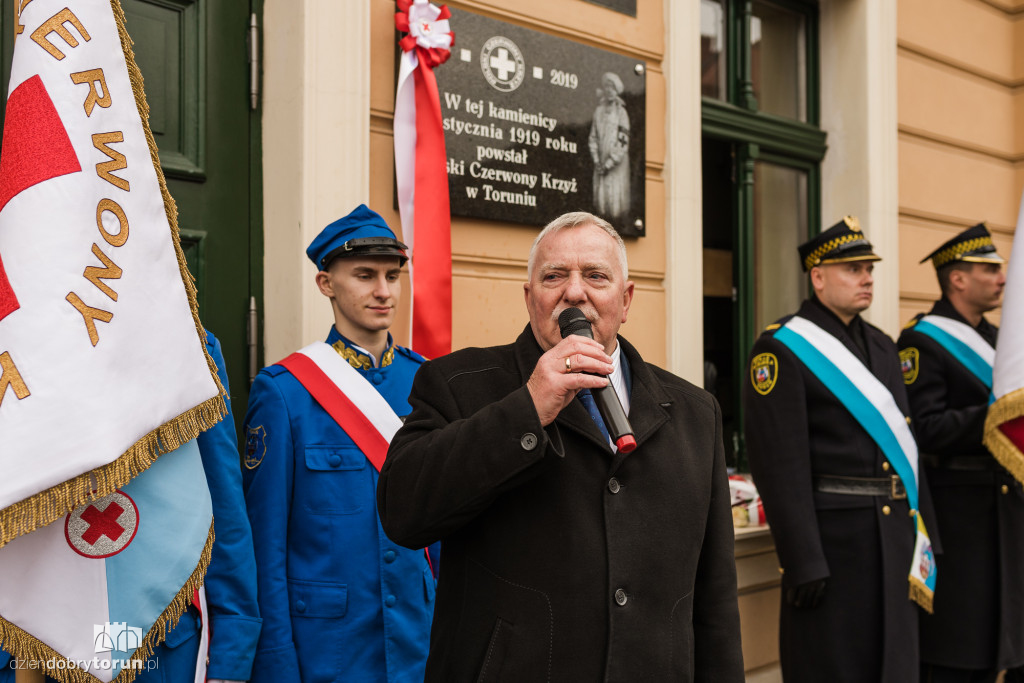 Odsłonięcie tablicy na stulecie powstania PCK