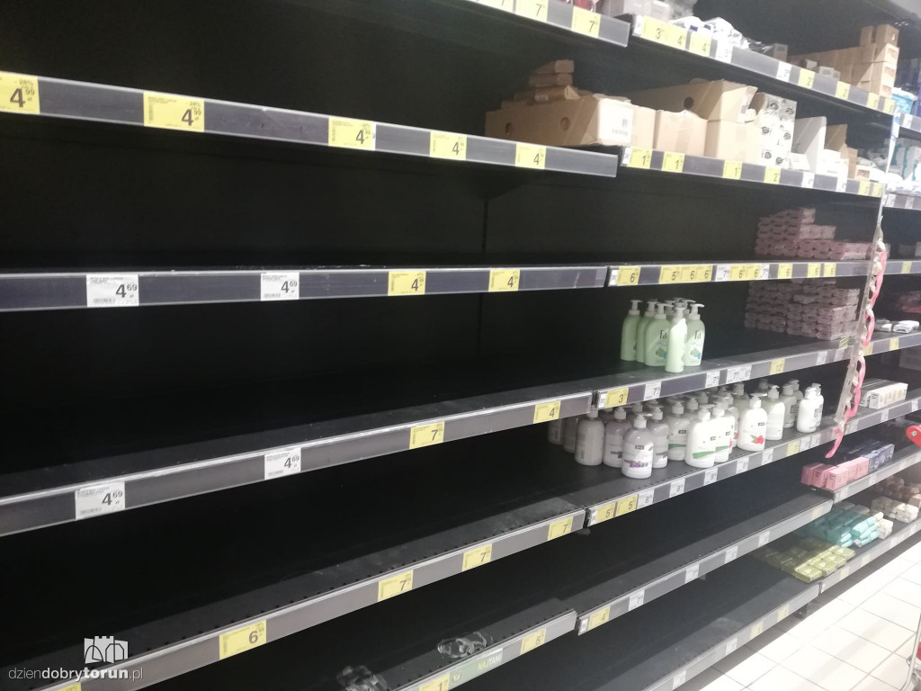 Brakuje towarów na sklepowych półkach