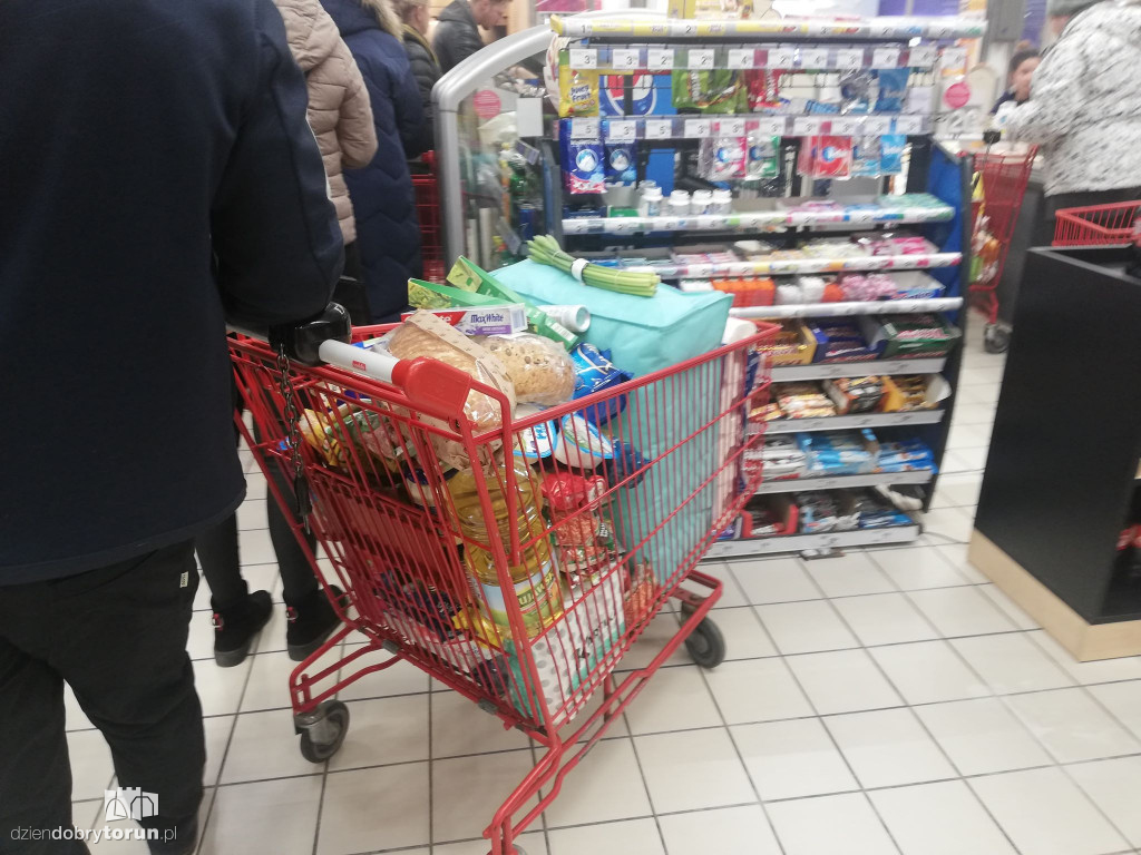 Brakuje towarów na sklepowych półkach