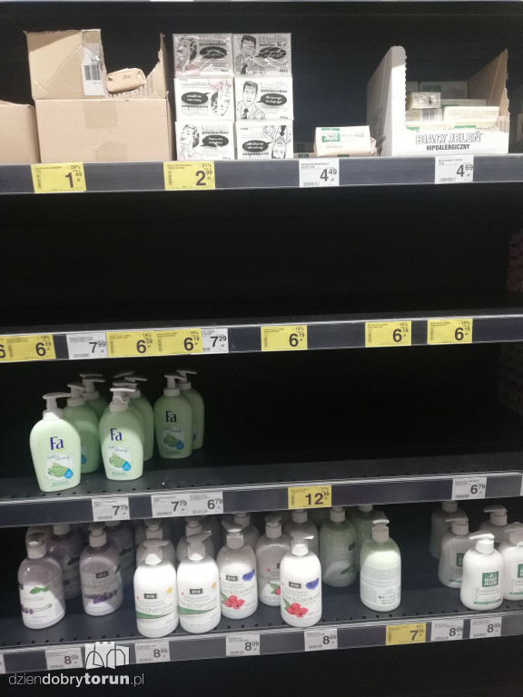 Brakuje towarów na sklepowych półkach