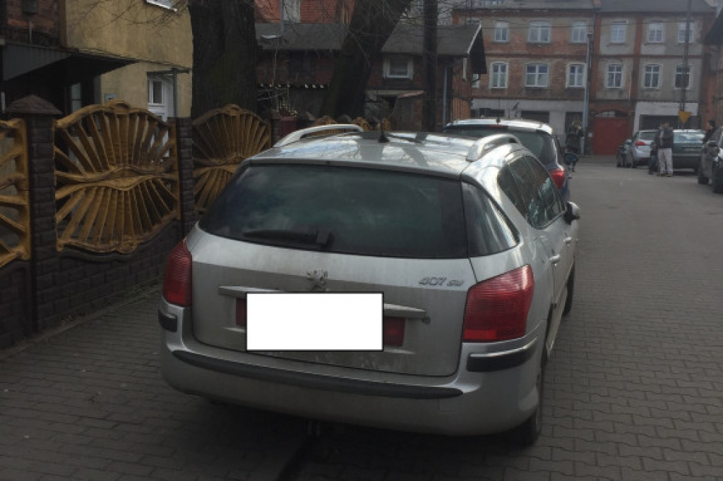 Parkowanie na zakazach w obrębie kościoła