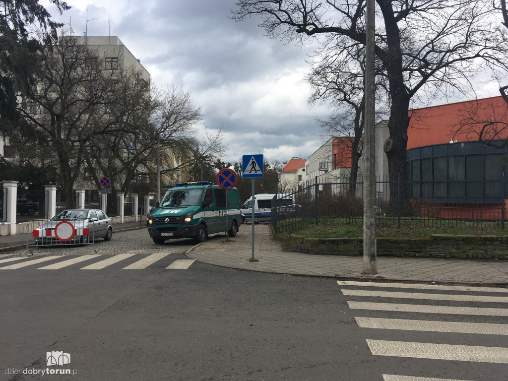 Służby przy szpitalu zakaźnym w Toruniu