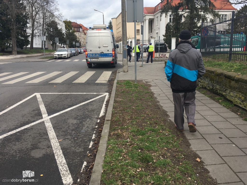 Służby przy szpitalu zakaźnym w Toruniu