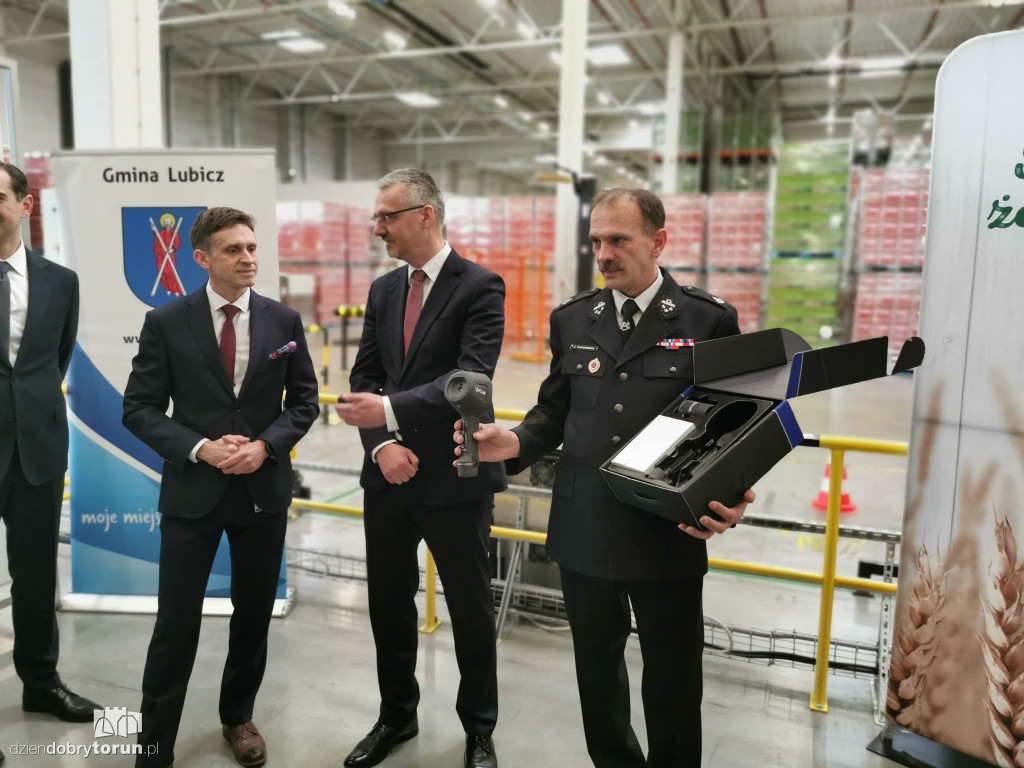 Pacific Toruń przekazał kamerę na rzecz OSP