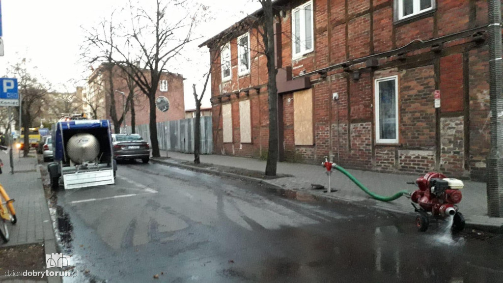 Awaria rurociągu przy ul. PCK w Toruniu