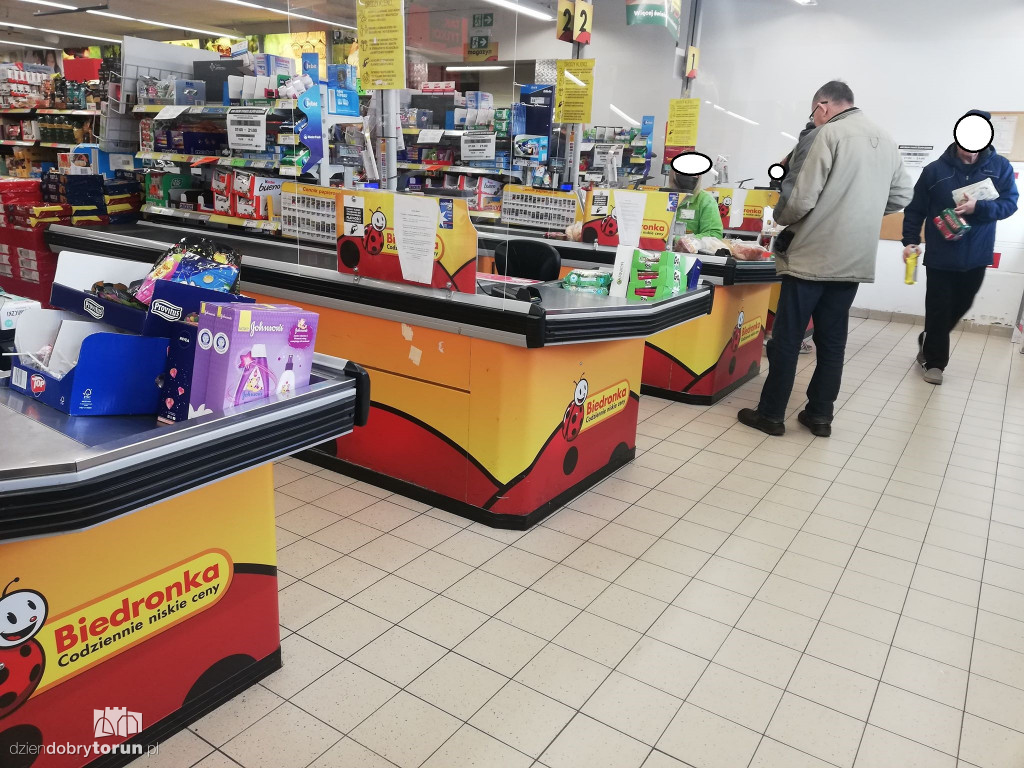 Pleksi i maseczki w Biedronkach