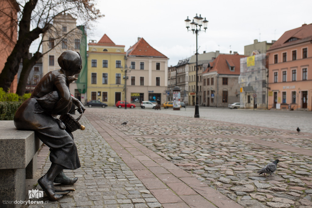 Opustoszałe ulice Torunia w zw. z koronawirusem