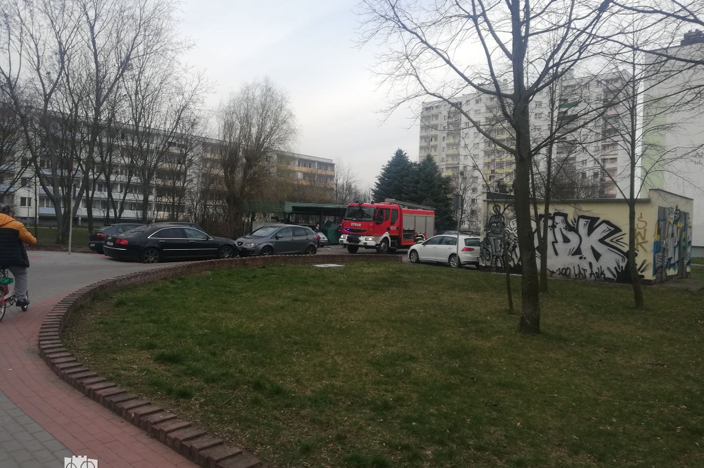 Interwencja policji i straży przy Kusocińskiego 4