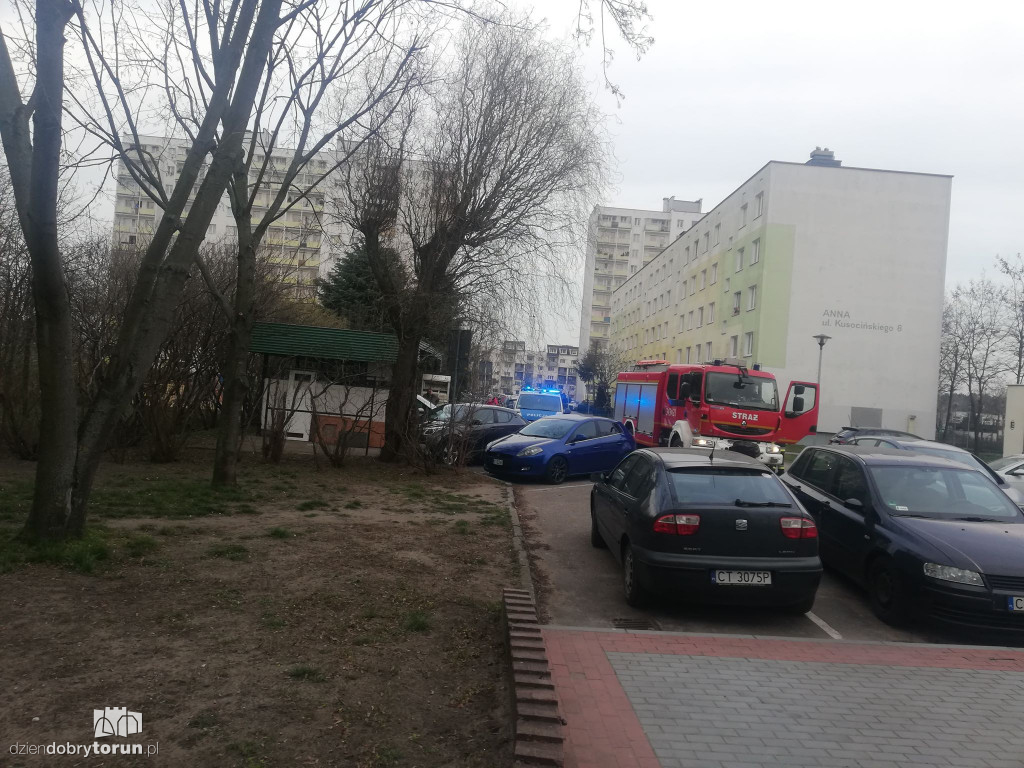 Interwencja policji i straży przy Kusocińskiego 4