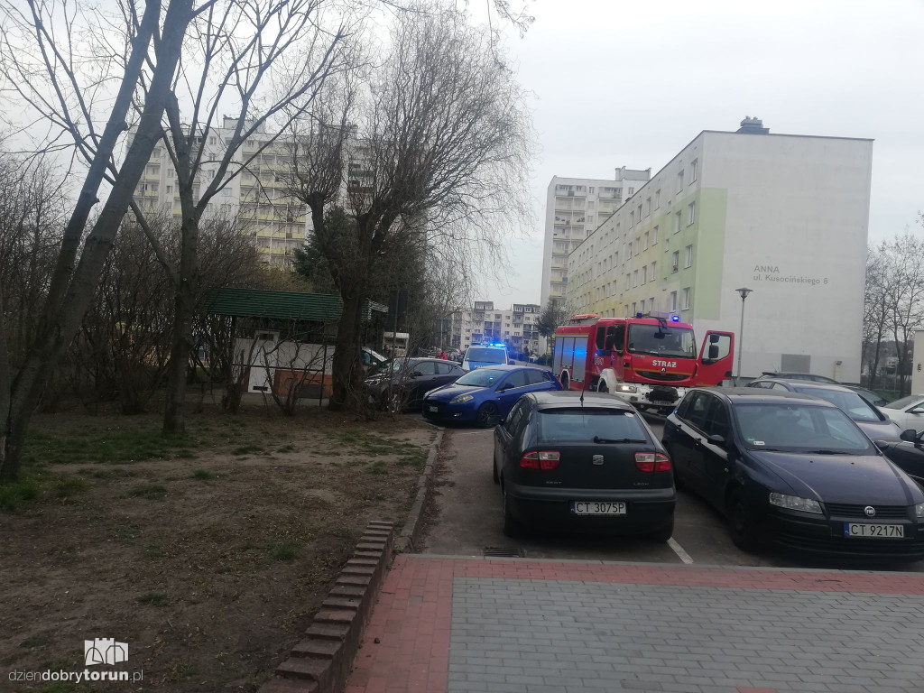 Interwencja policji i straży przy Kusocińskiego 4