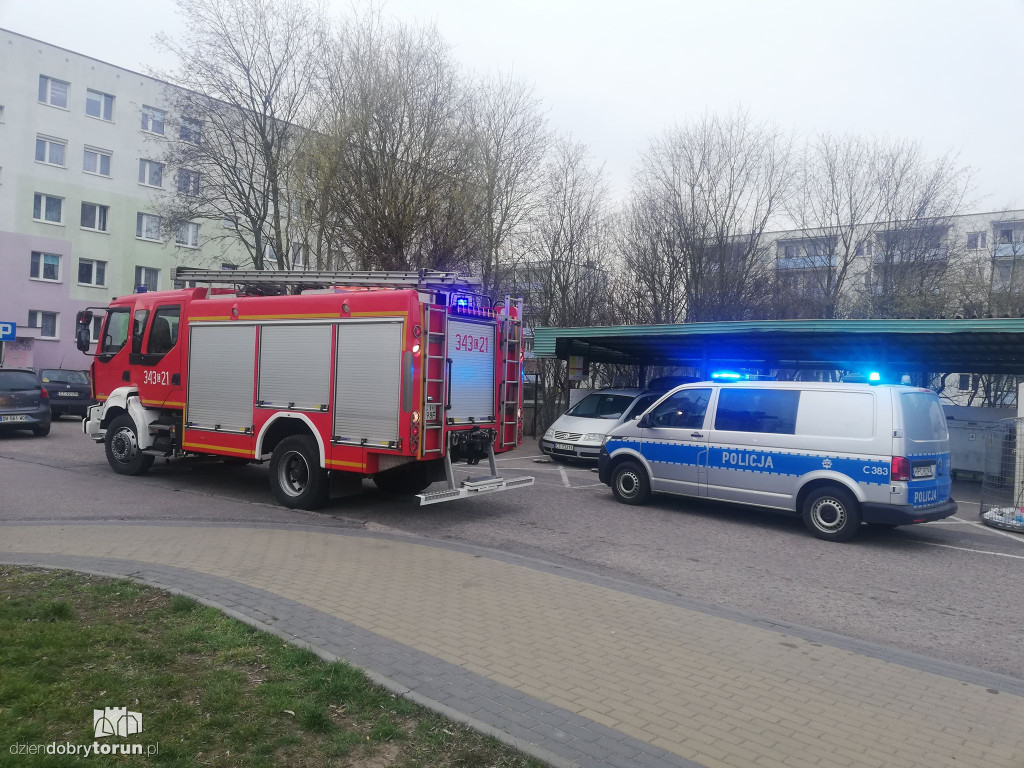 Interwencja policji i straży przy Kusocińskiego 4