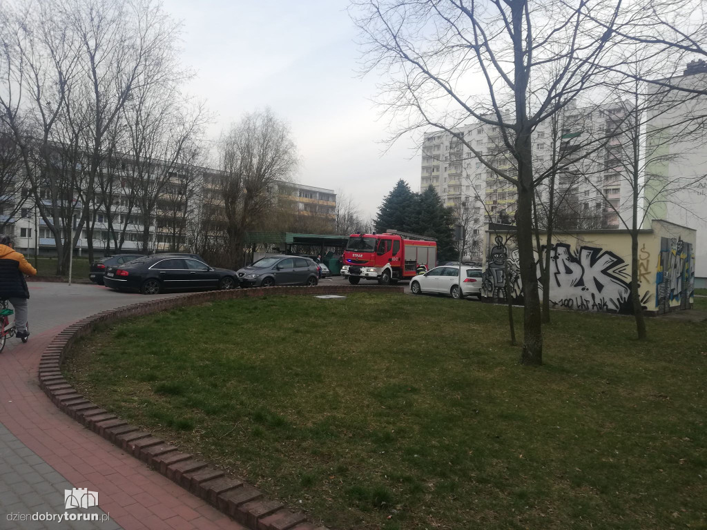 Interwencja policji i straży przy Kusocińskiego 4