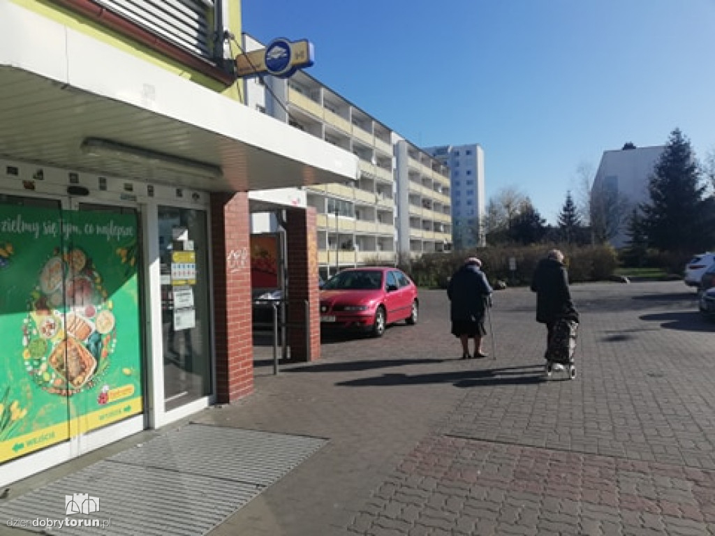 Ludzie starsi w czasie pandemii koronawirusa