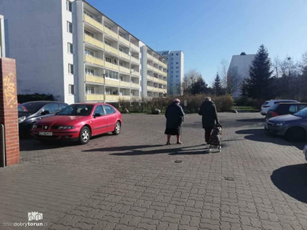 Ludzie starsi w czasie pandemii koronawirusa
