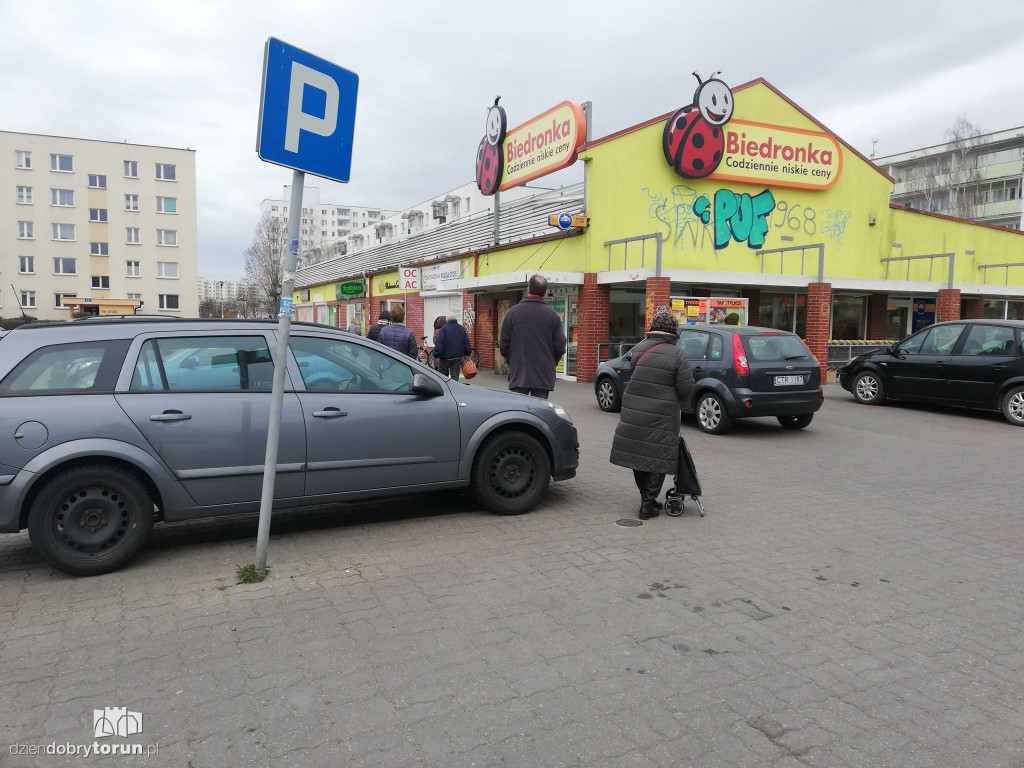 W Biedronkach bez zmian. Starsi nie stosują się do zasad