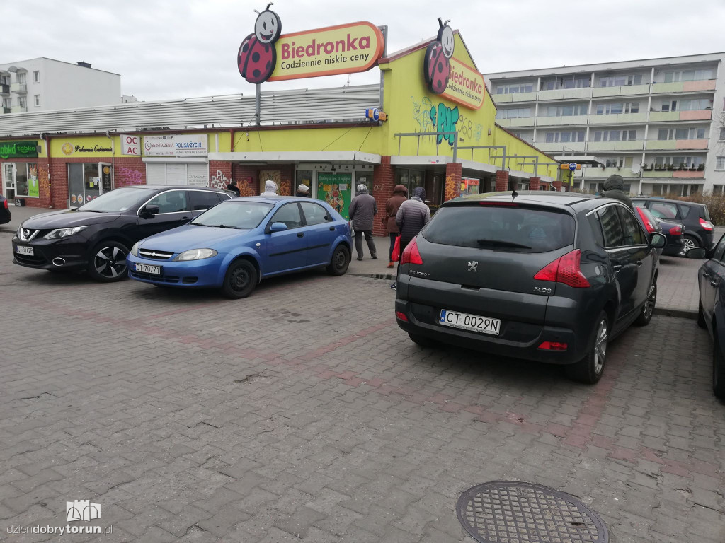 W Biedronkach bez zmian. Starsi nie stosują się do zasad