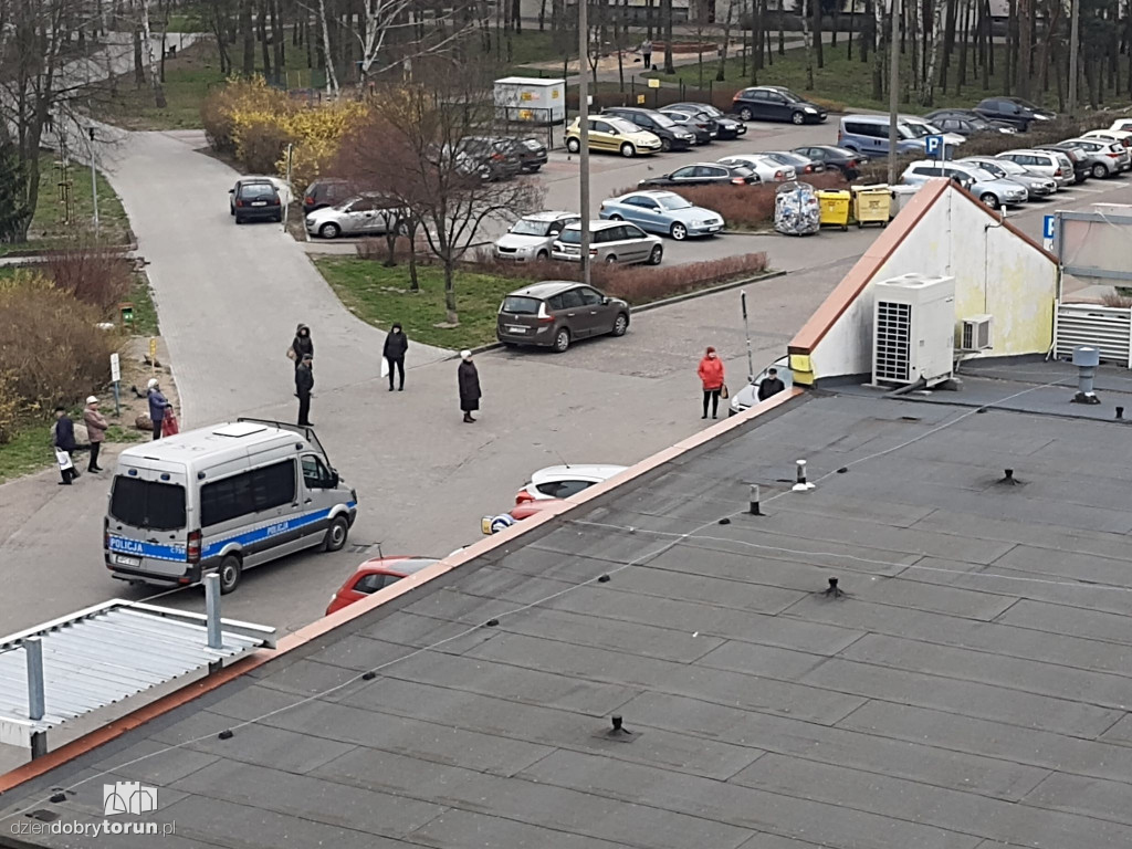 Interwencja policji przy toruńskiej Biedronce!