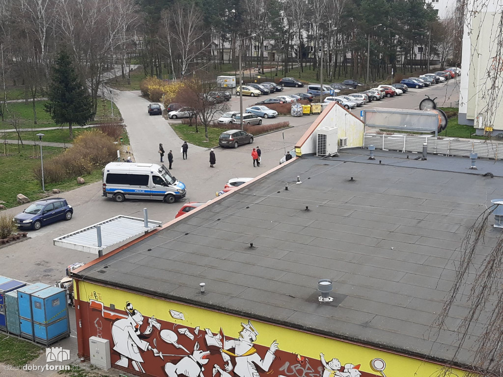 Interwencja policji przy toruńskiej Biedronce!