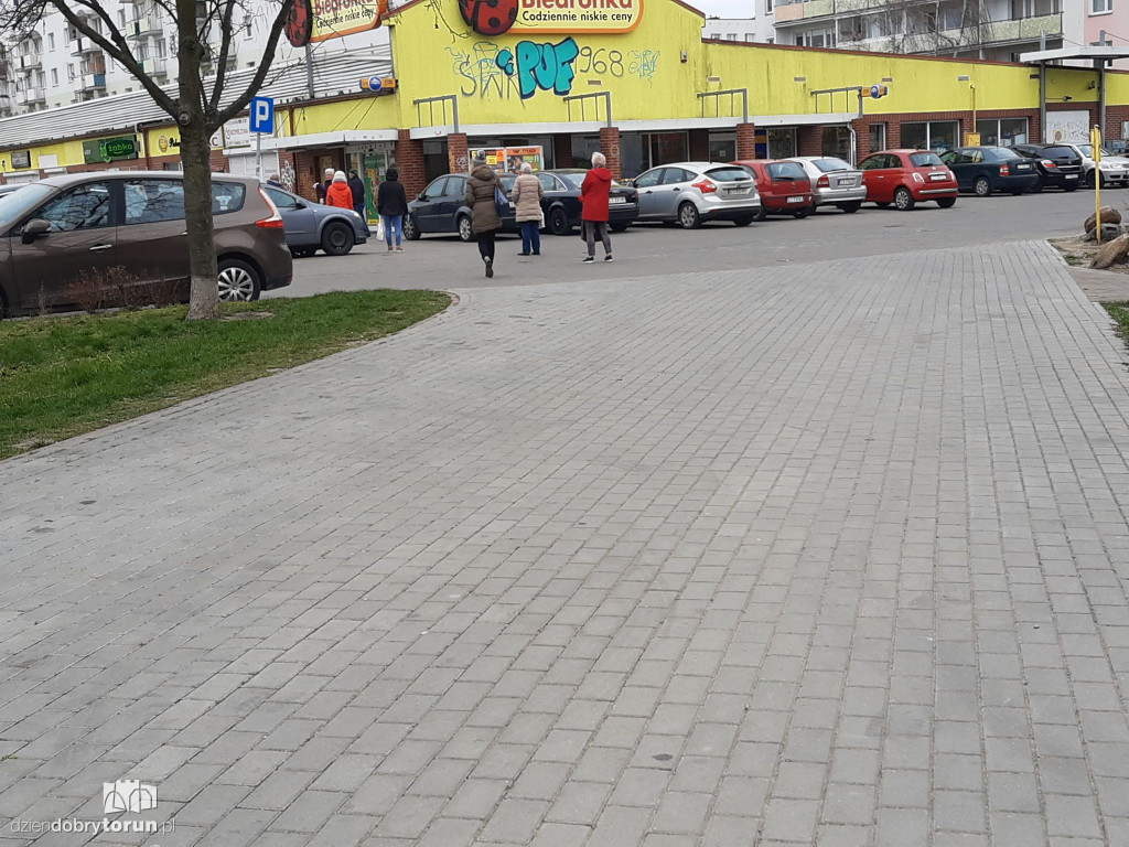 Interwencja policji przy toruńskiej Biedronce!