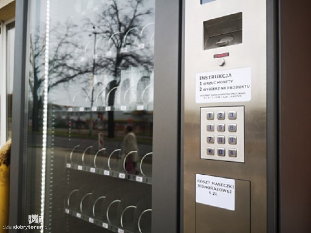 Maseczkomaty na ulicach Torunia