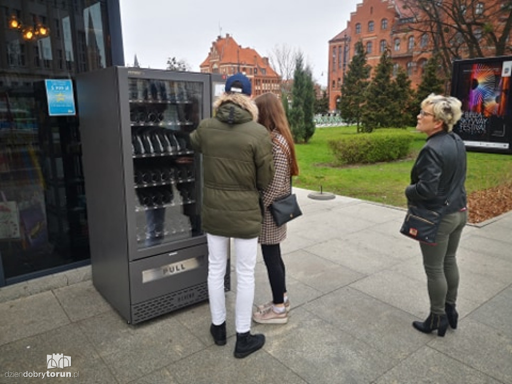 Maseczkomaty na ulicach Torunia