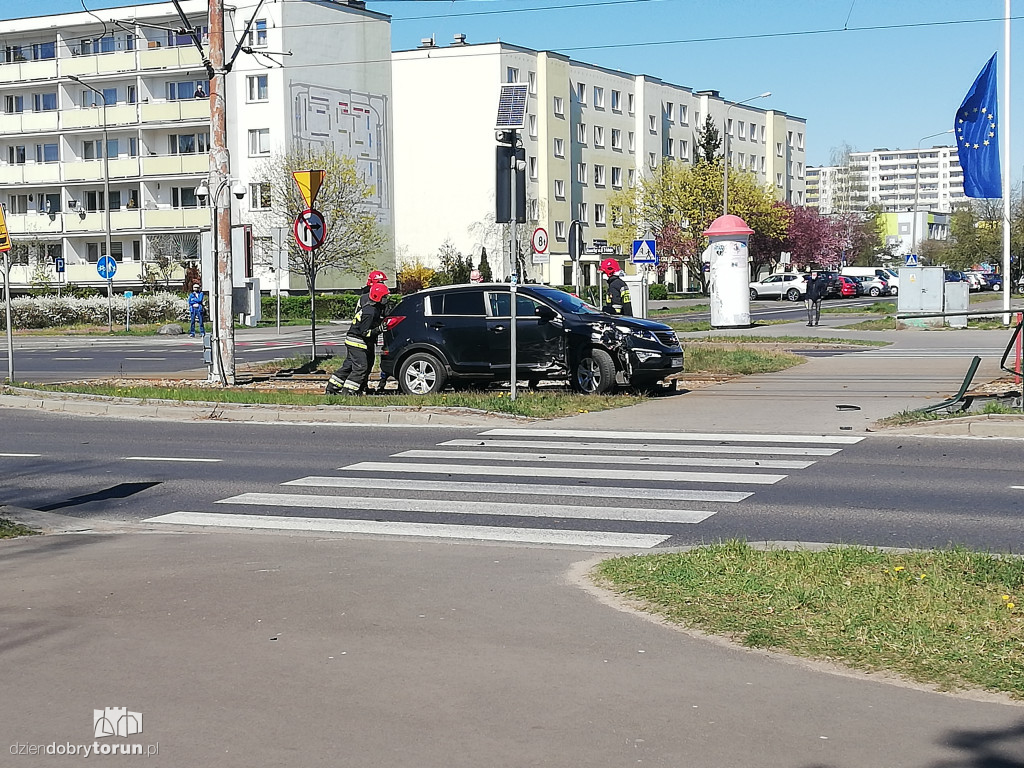 Kolizja dwóch aut na Skarpie