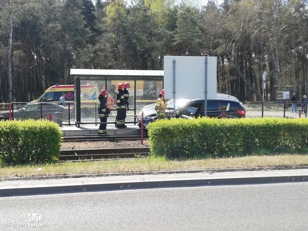 Kolizja dwóch aut na Skarpie