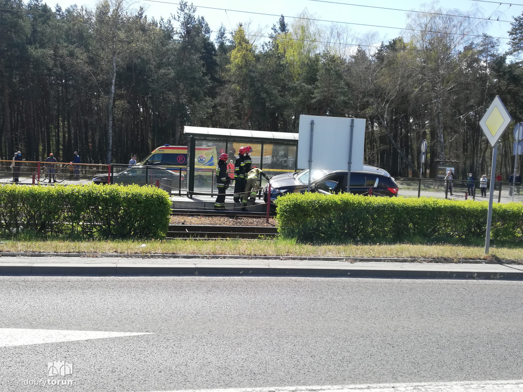 Kolizja dwóch aut na Skarpie