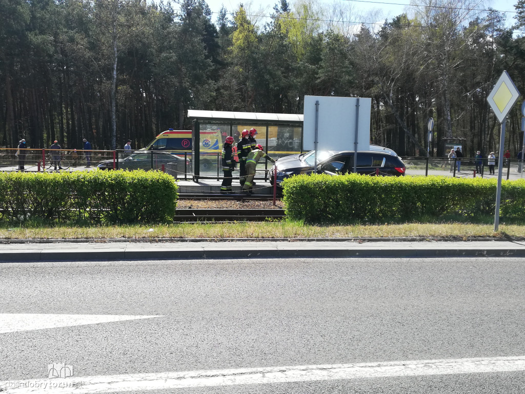 Kolizja dwóch aut na Skarpie