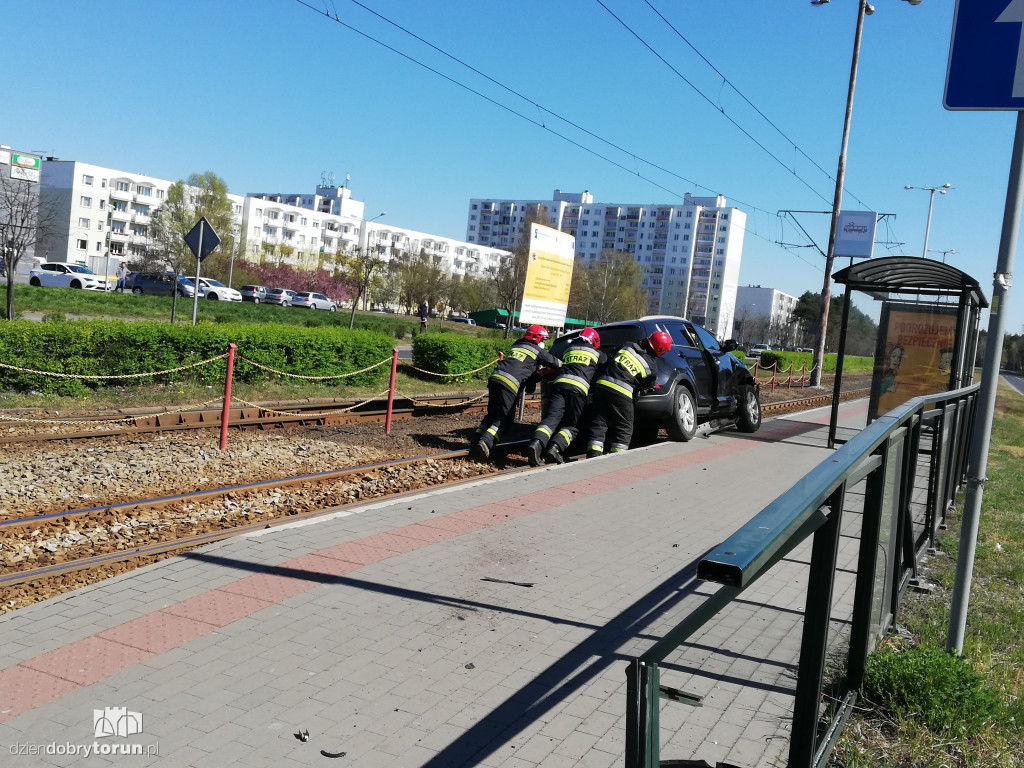 Kolizja dwóch aut na Skarpie