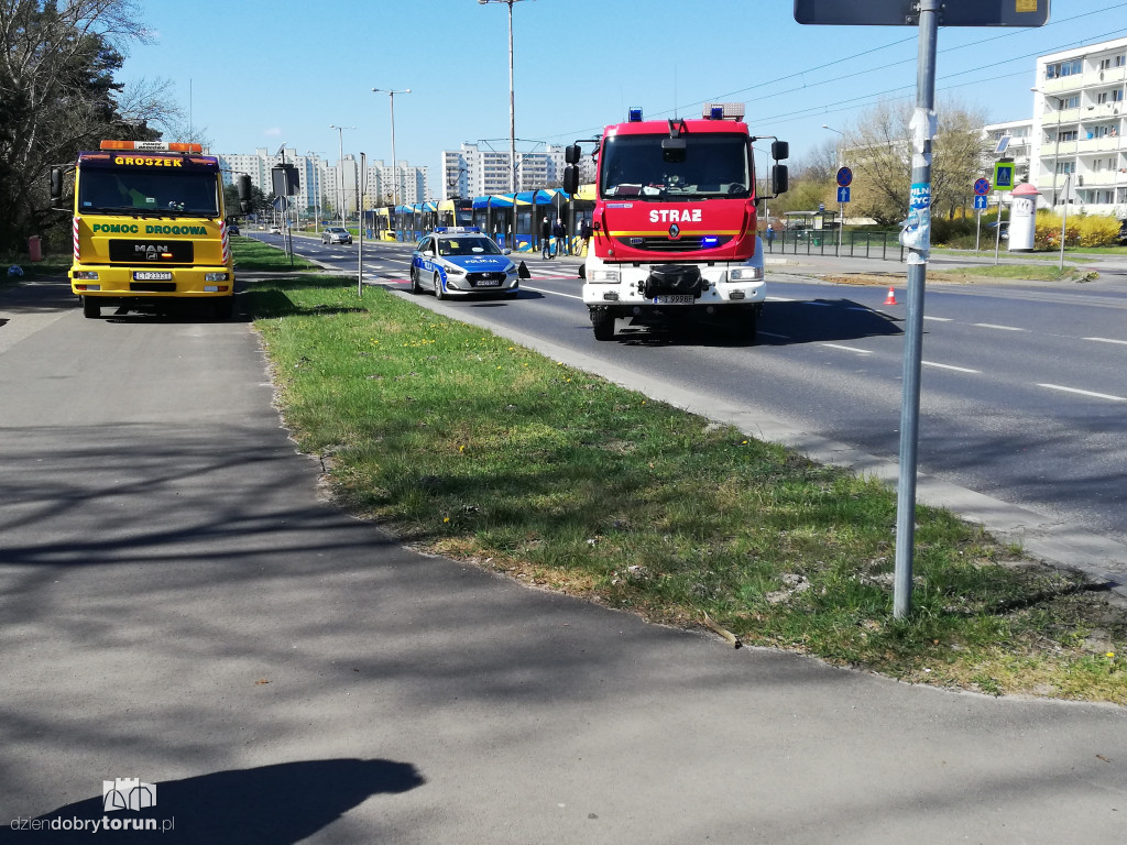 Kolizja dwóch aut na Skarpie