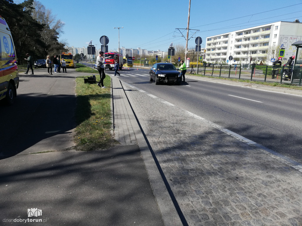 Kolizja dwóch aut na Skarpie