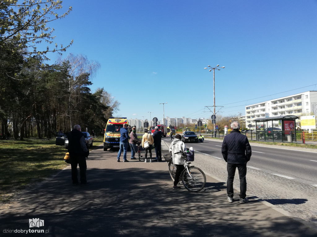 Kolizja dwóch aut na Skarpie