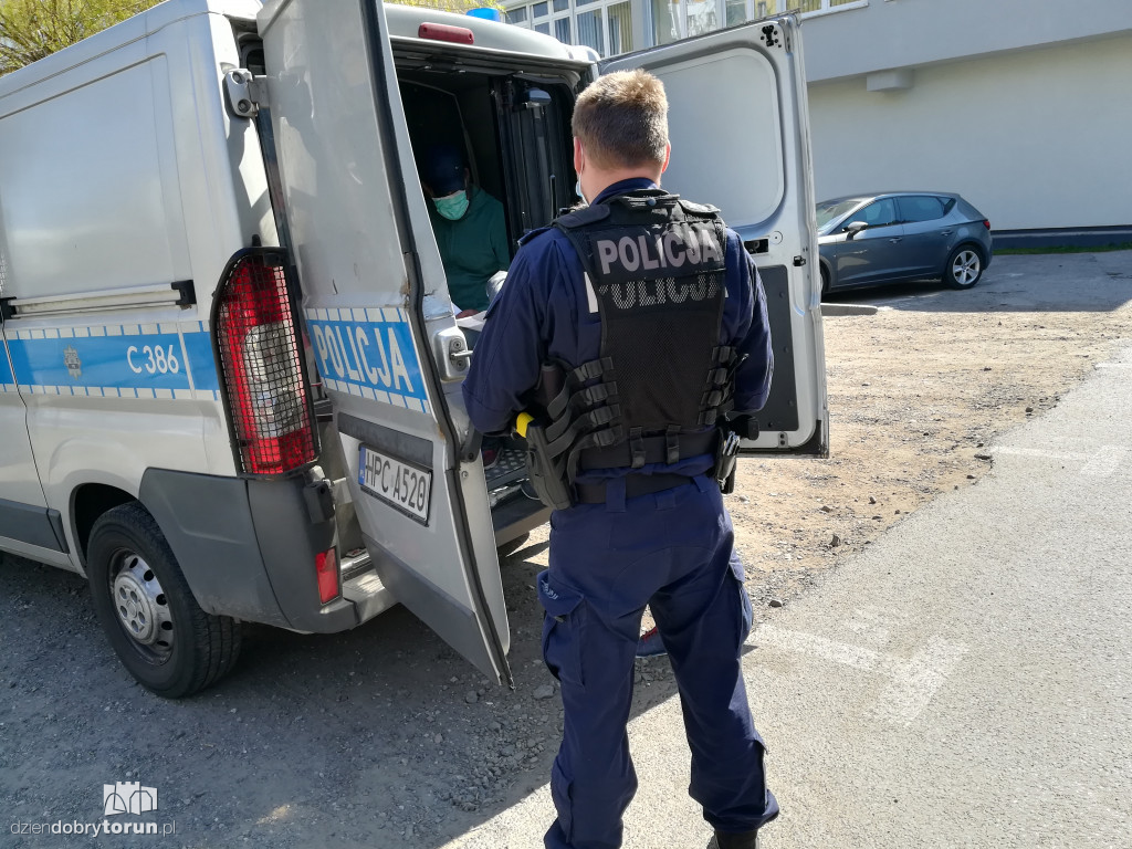 Toruń: okradli kobietę. Są w rękach policji