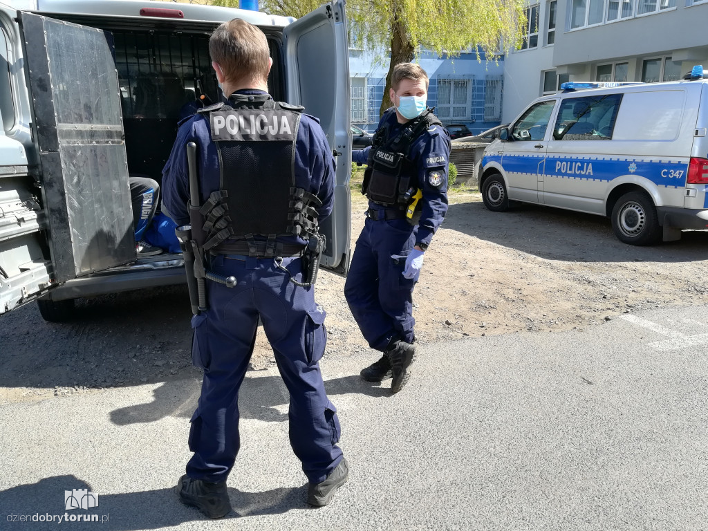 Toruń: okradli kobietę. Są w rękach policji