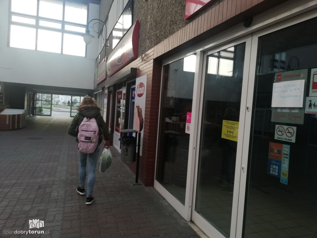 Pracownik POLOmarketu z koronawirusem