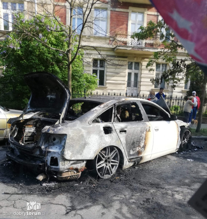Pożar samochodu przy ul. Bydgoskiej 82