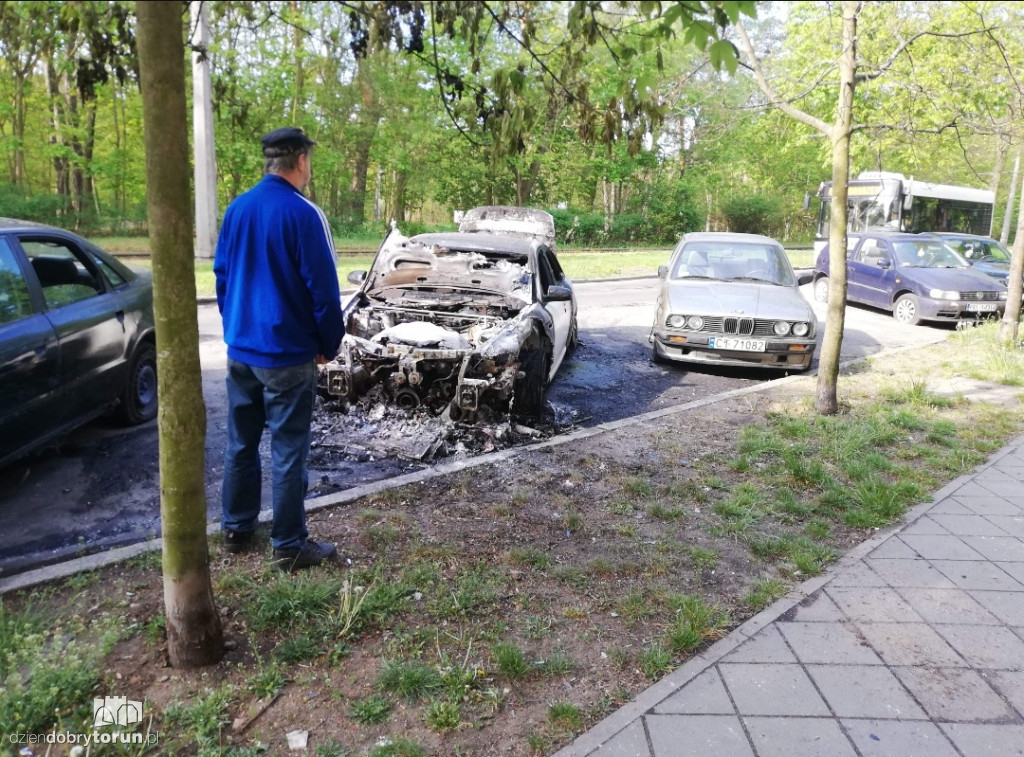 Pożar samochodu przy ul. Bydgoskiej 82