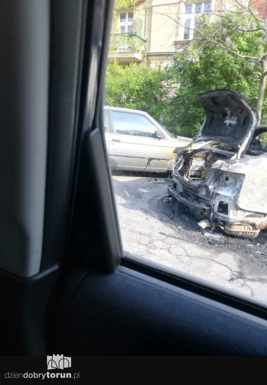 Pożar samochodu przy ul. Bydgoskiej 82