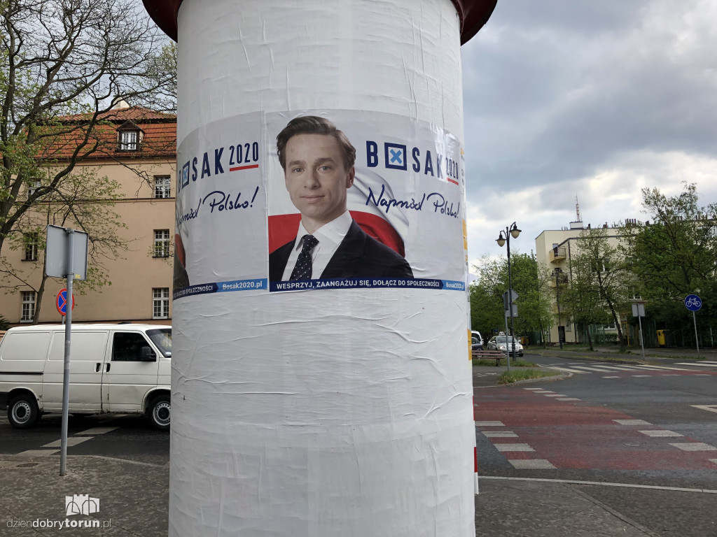 Toruń: zerwano plakaty Krzysztofa Bosaka?