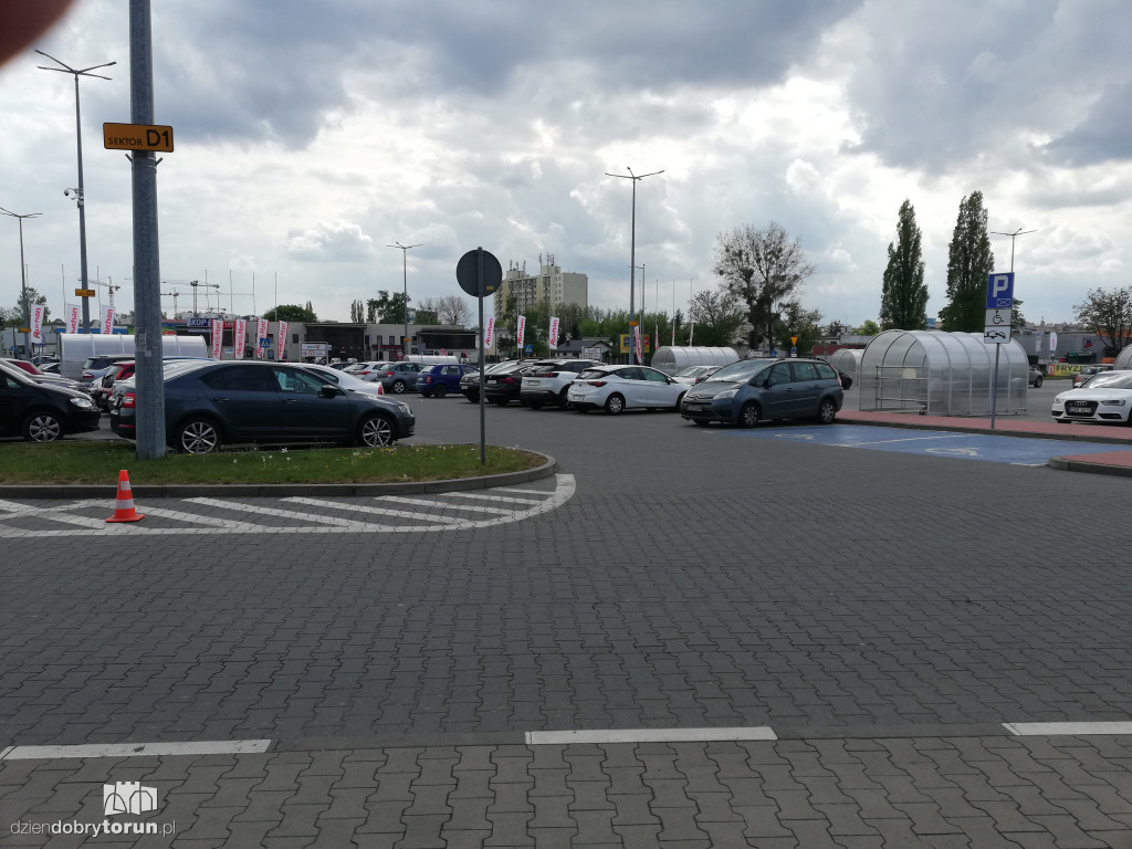 Parkowanie przed galeriami handlowymi