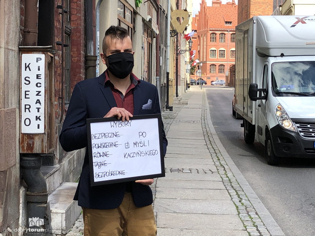 Happening przed siedzibą PiS w Toruniu