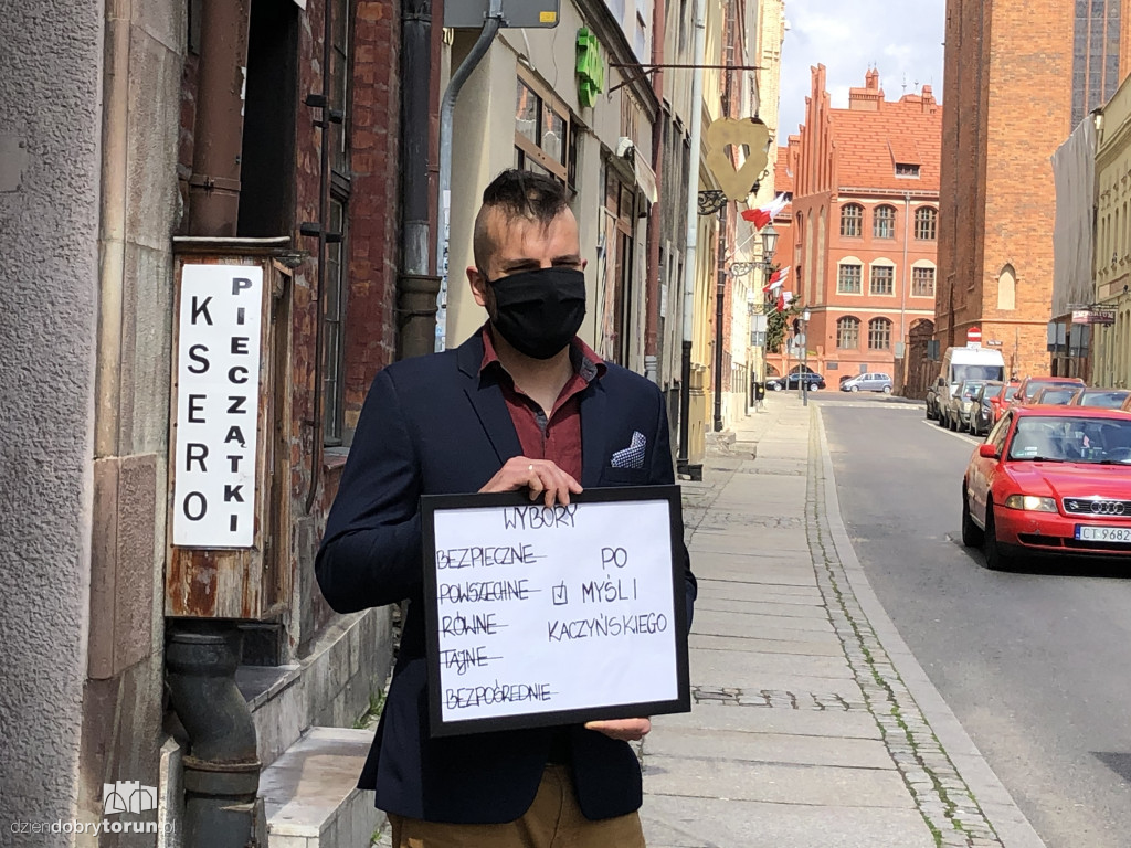Happening przed siedzibą PiS w Toruniu