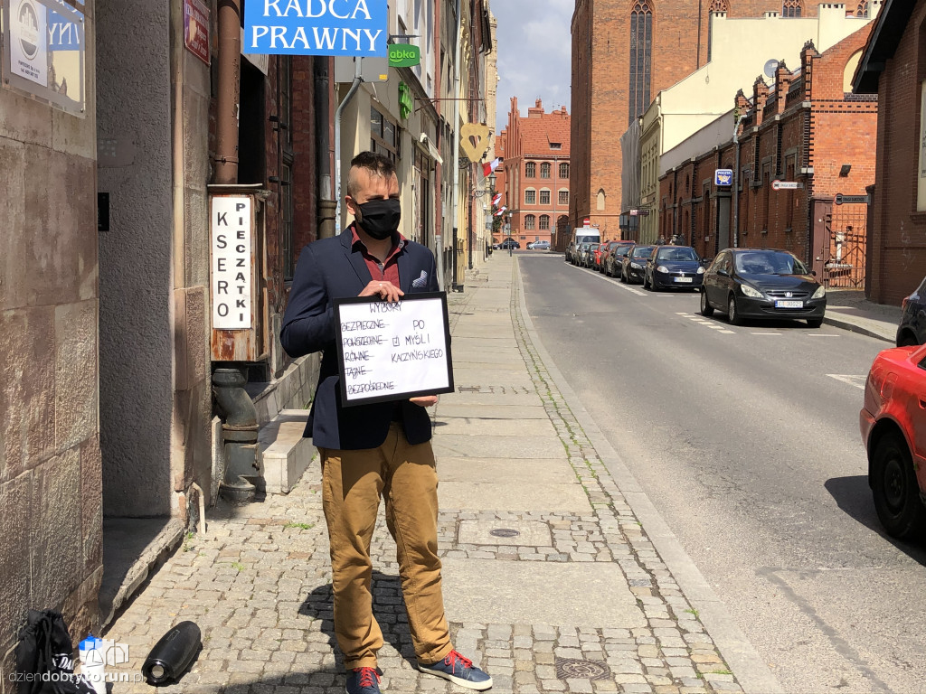 Happening przed siedzibą PiS w Toruniu