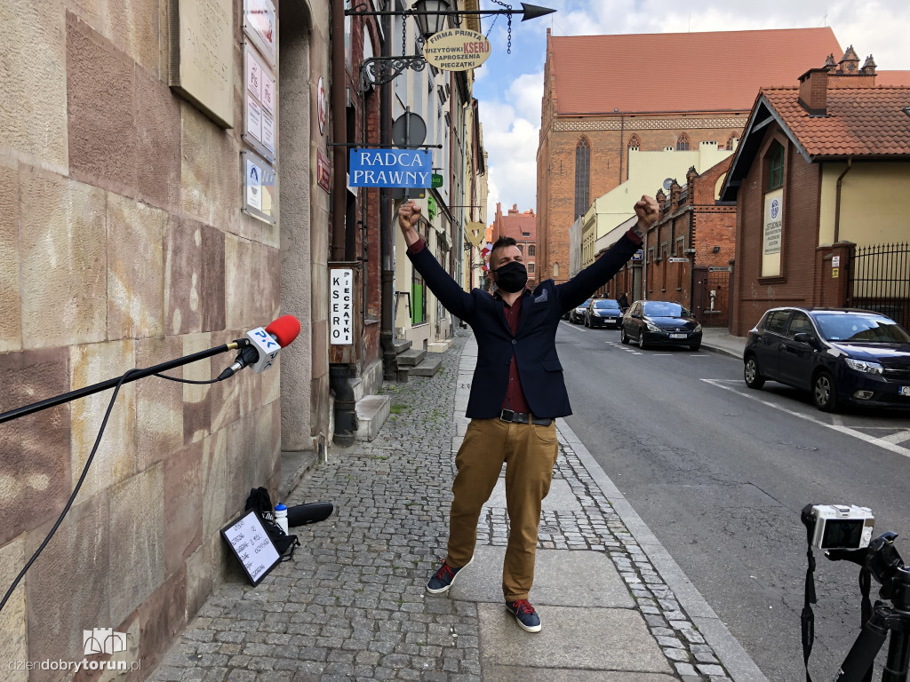 Happening przed siedzibą PiS w Toruniu