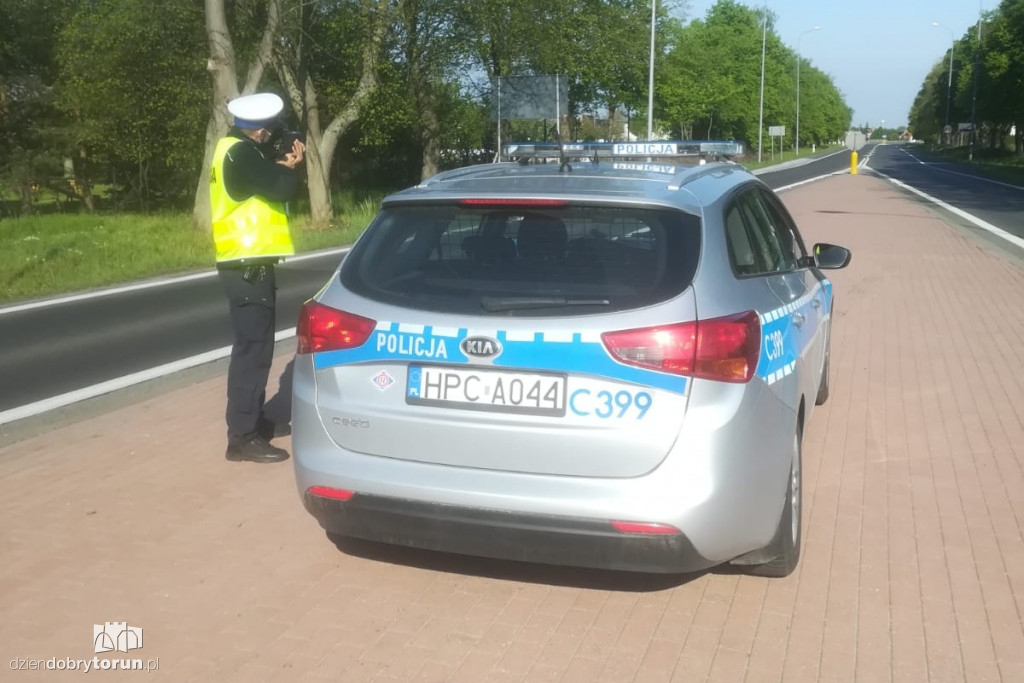 Policjanci mierzyli prędkość