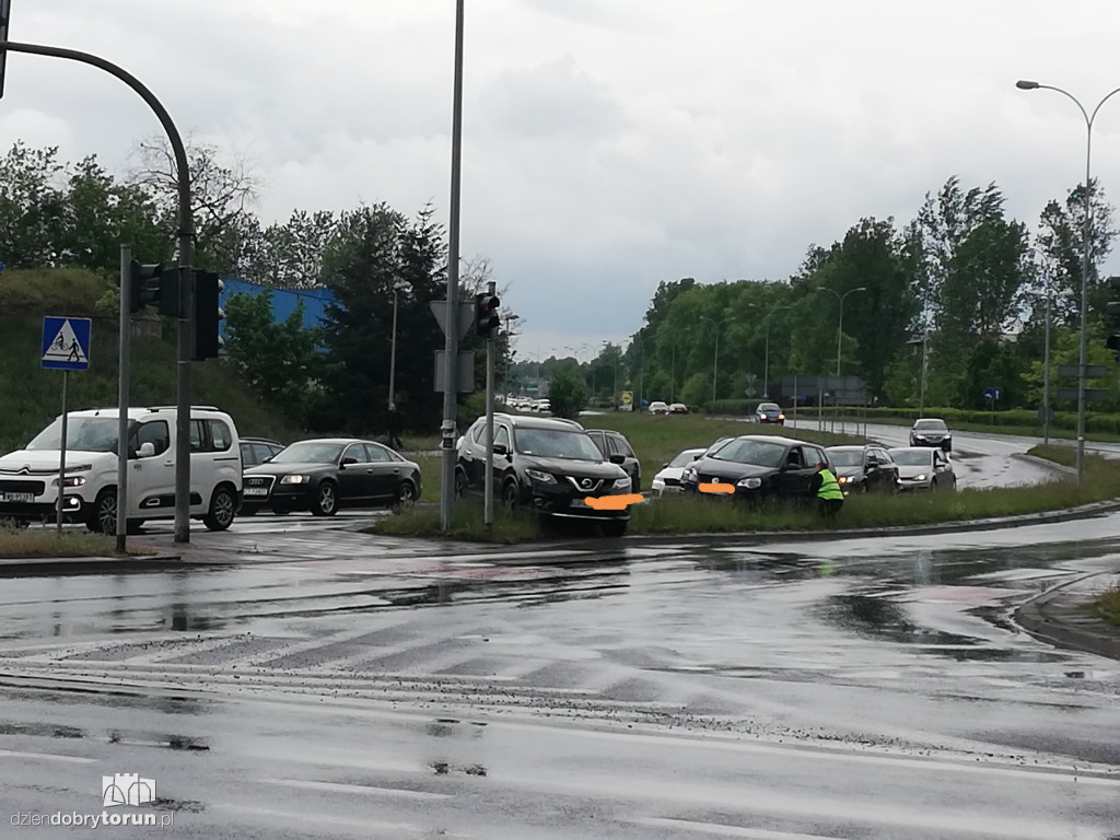 Kolizja dwóch aut przy Olimpijskiej